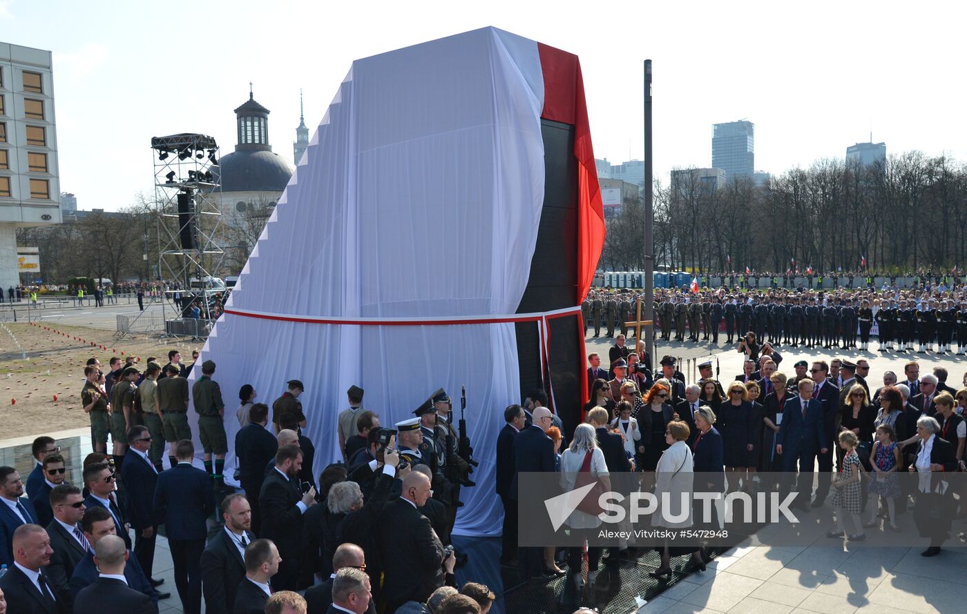Memorial for victims of Tupolev Tu-154 crash near Smolensk unveiled in Warsaw