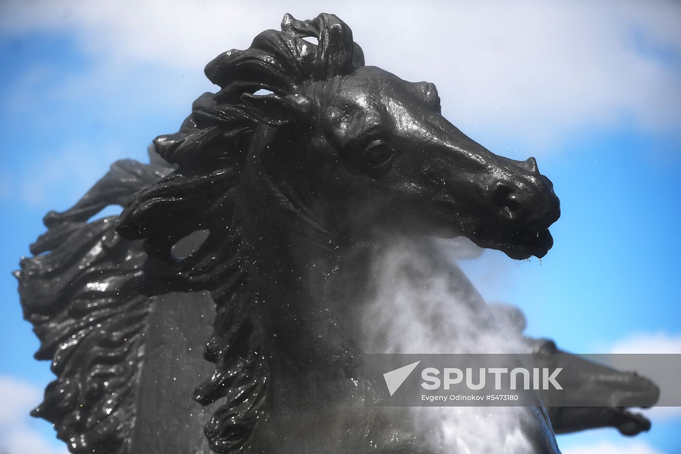 Cleaning Seasons fountain on Manezhnaya Square