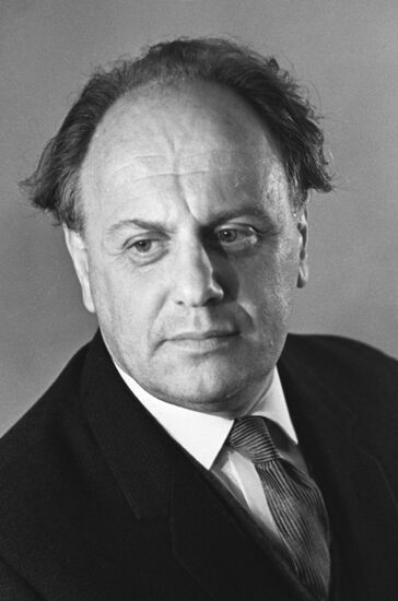 Poet Dolmatovsky