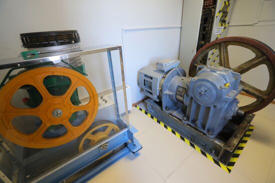 Guided tour at Major Repairs vocational training center