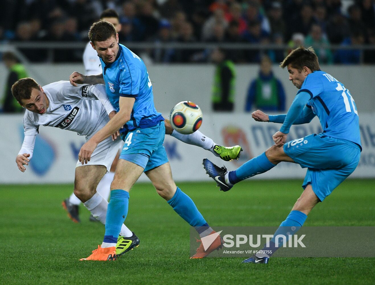 Football. Kaliningrad Stadium hosts first official match