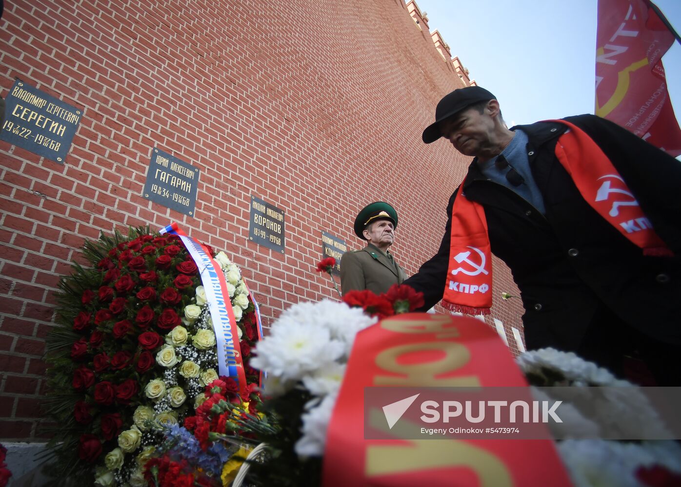 Laying flowers at Yuri Gagarin's grave near Kremlin Wall