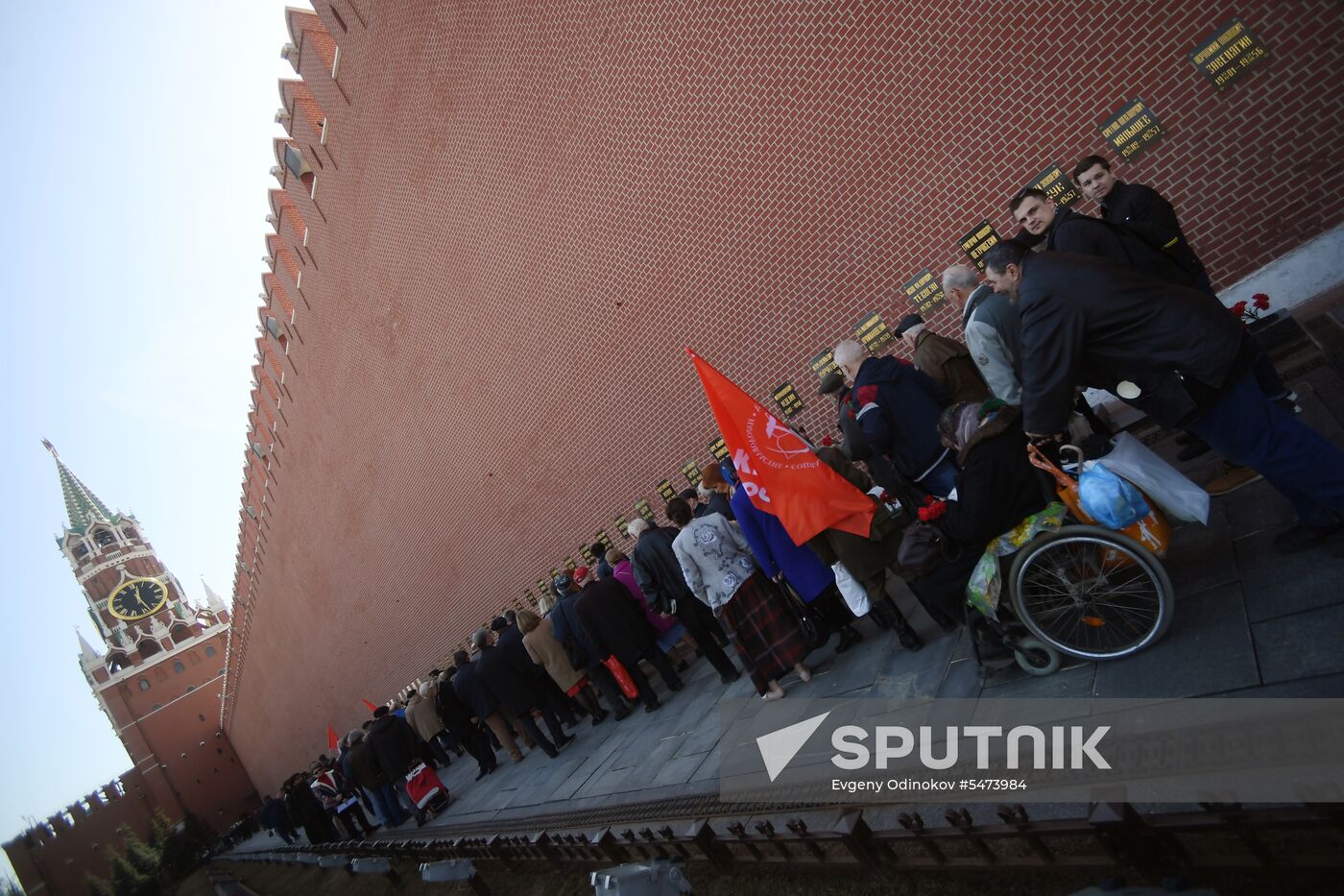 Laying flowers at Yuri Gagarin's grave near Kremlin Wall