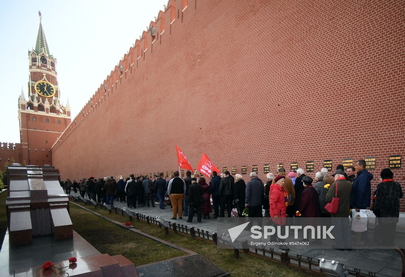 Laying flowers at Yuri Gagarin's grave near Kremlin Wall