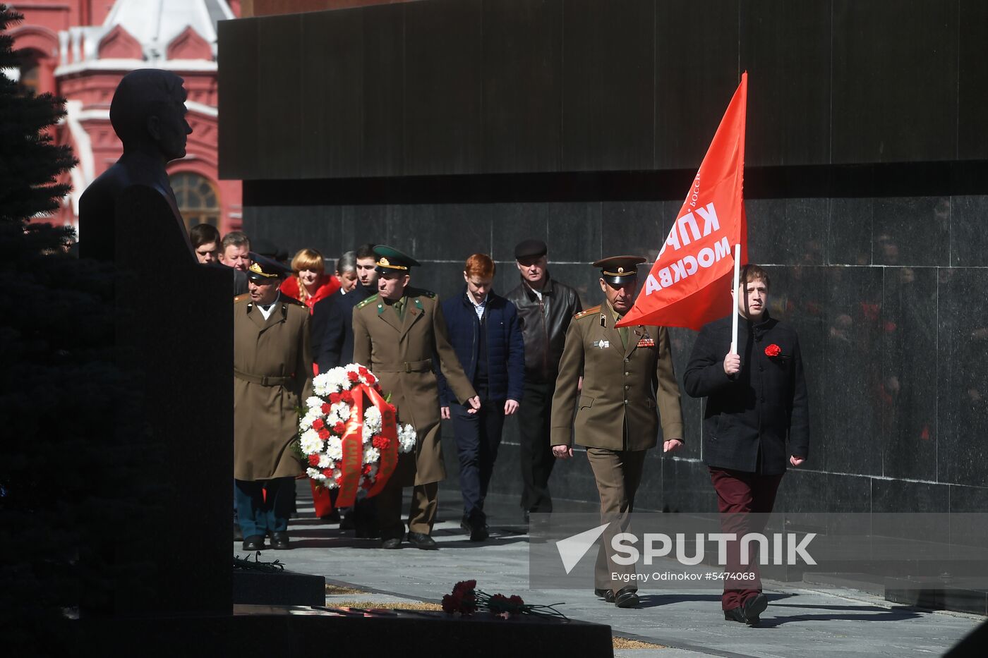 Laying flowers at Yuri Gagarin's grave near Kremlin Wall