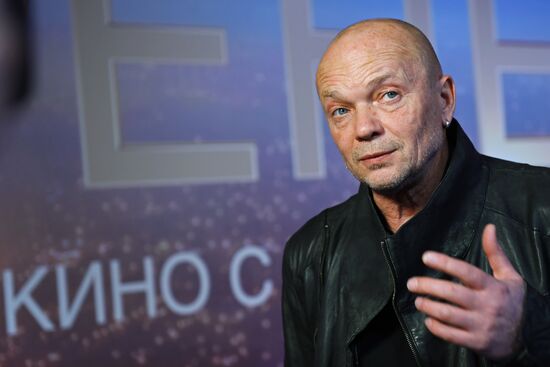 Coach movie debuts in Moscow
