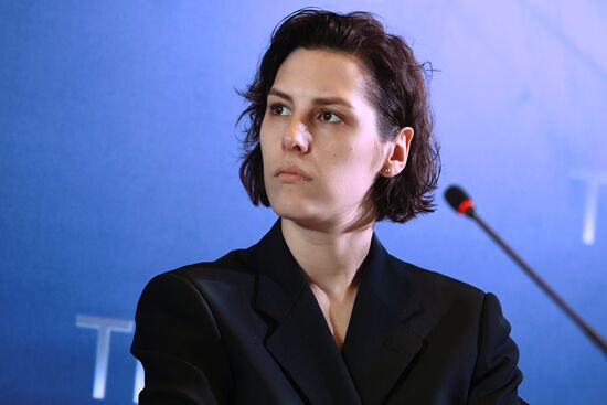 Coach movie debuts in Moscow