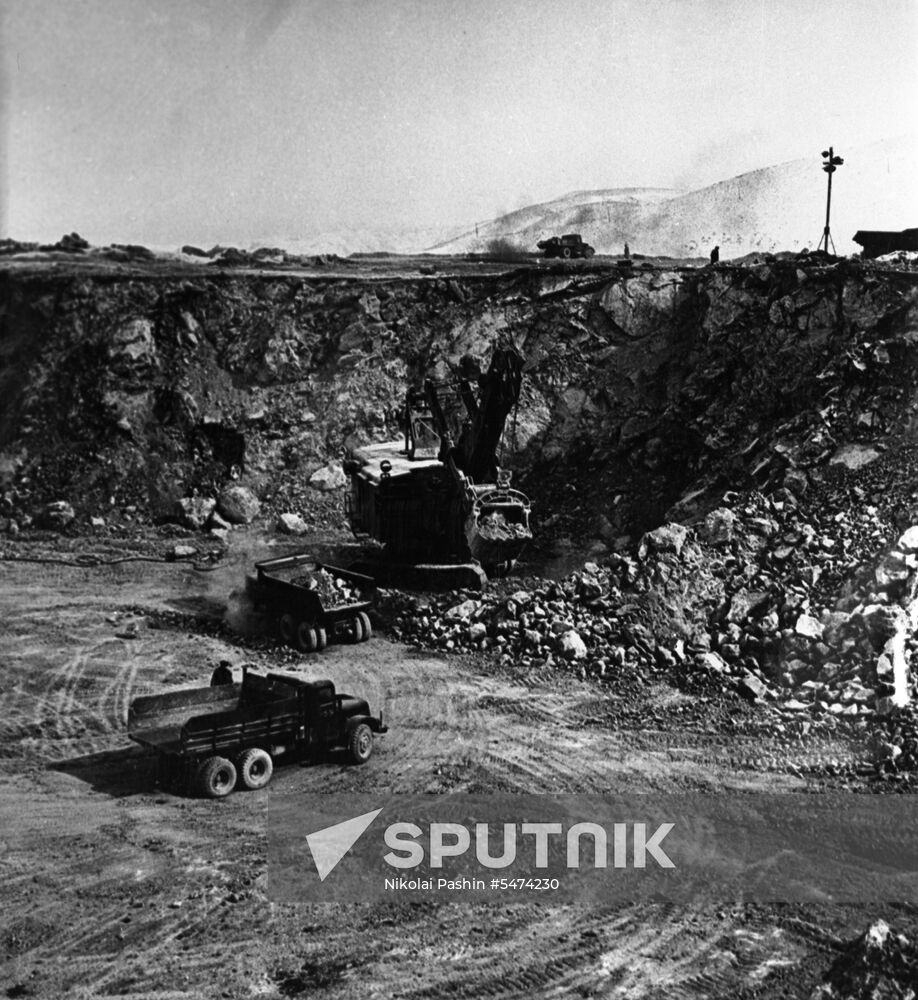 Loading ore