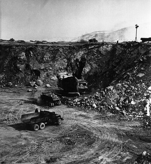 Loading ore