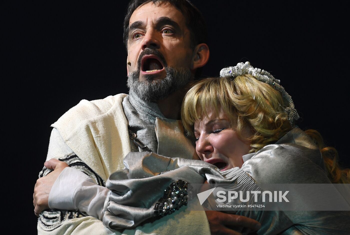 Falstaff and Prince of Wales play