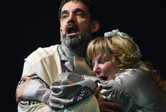 Falstaff and Prince of Wales play