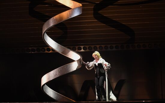 Falstaff and Prince of Wales play