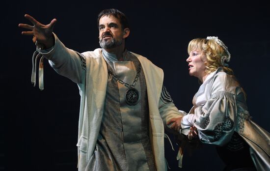 Falstaff and Prince of Wales play