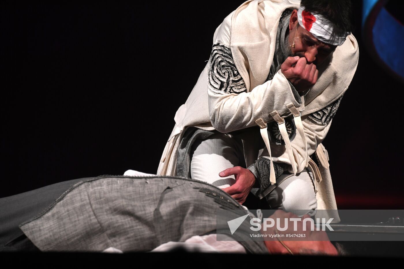 Falstaff and Prince of Wales play