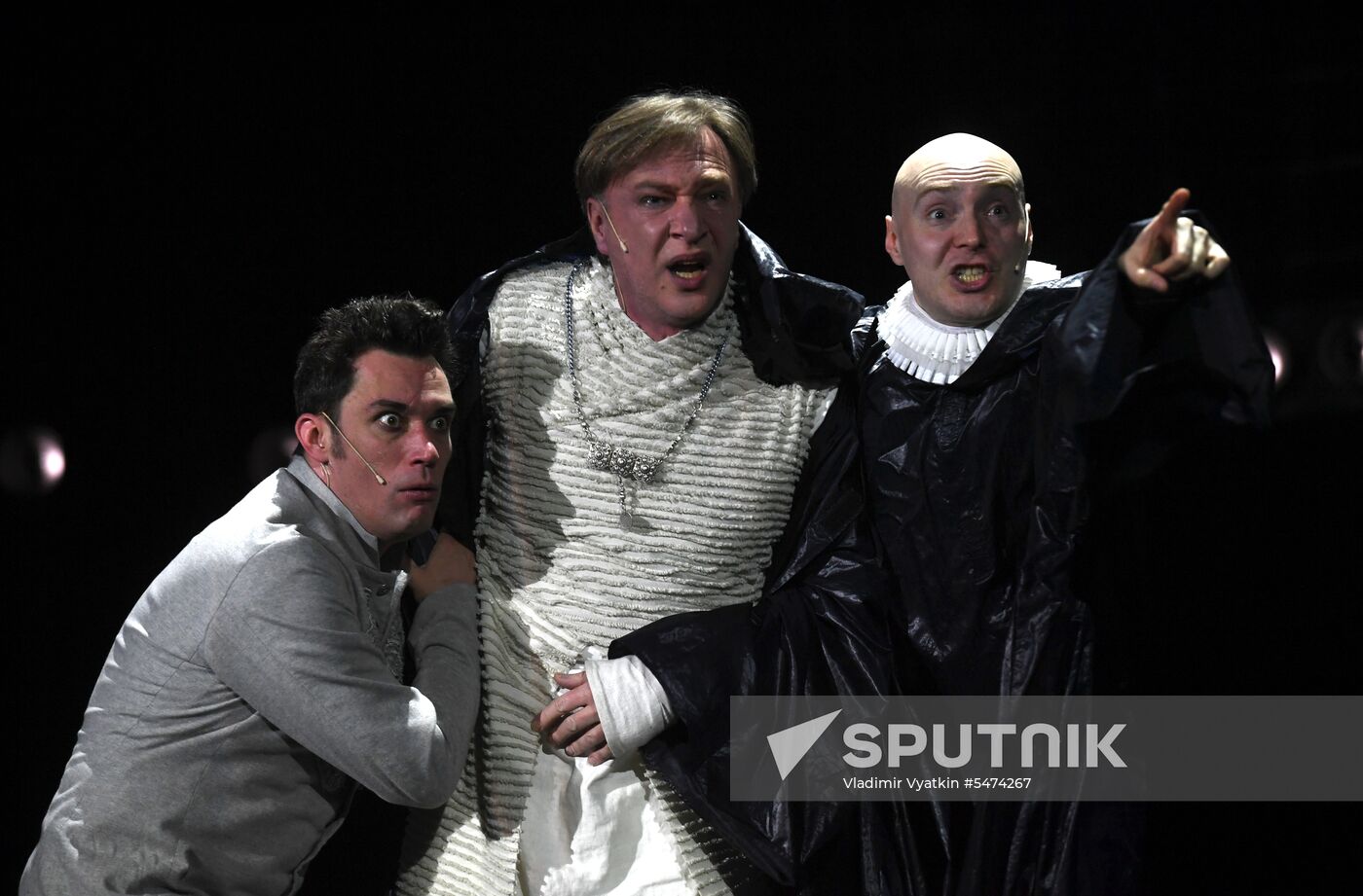 Falstaff and Prince of Wales play