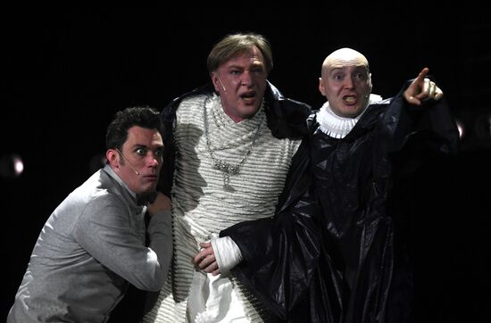 Falstaff and Prince of Wales play