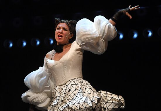 Falstaff and Prince of Wales play