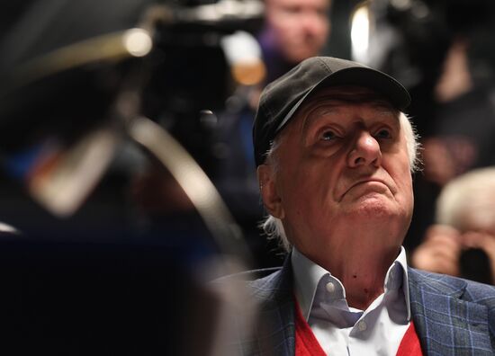 Falstaff and Prince of Wales play