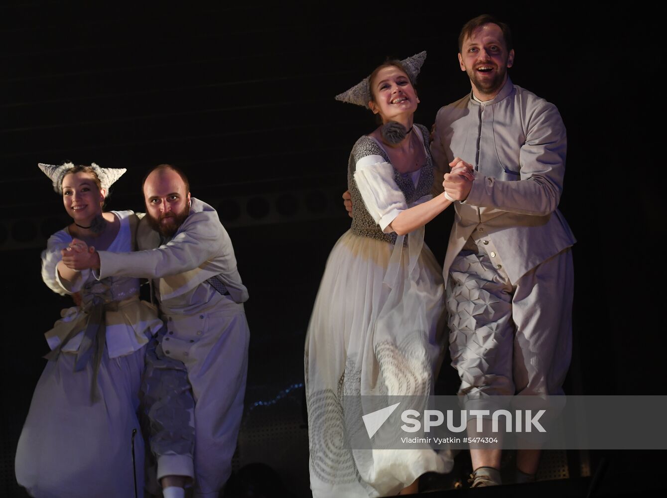 Falstaff and Prince of Wales play