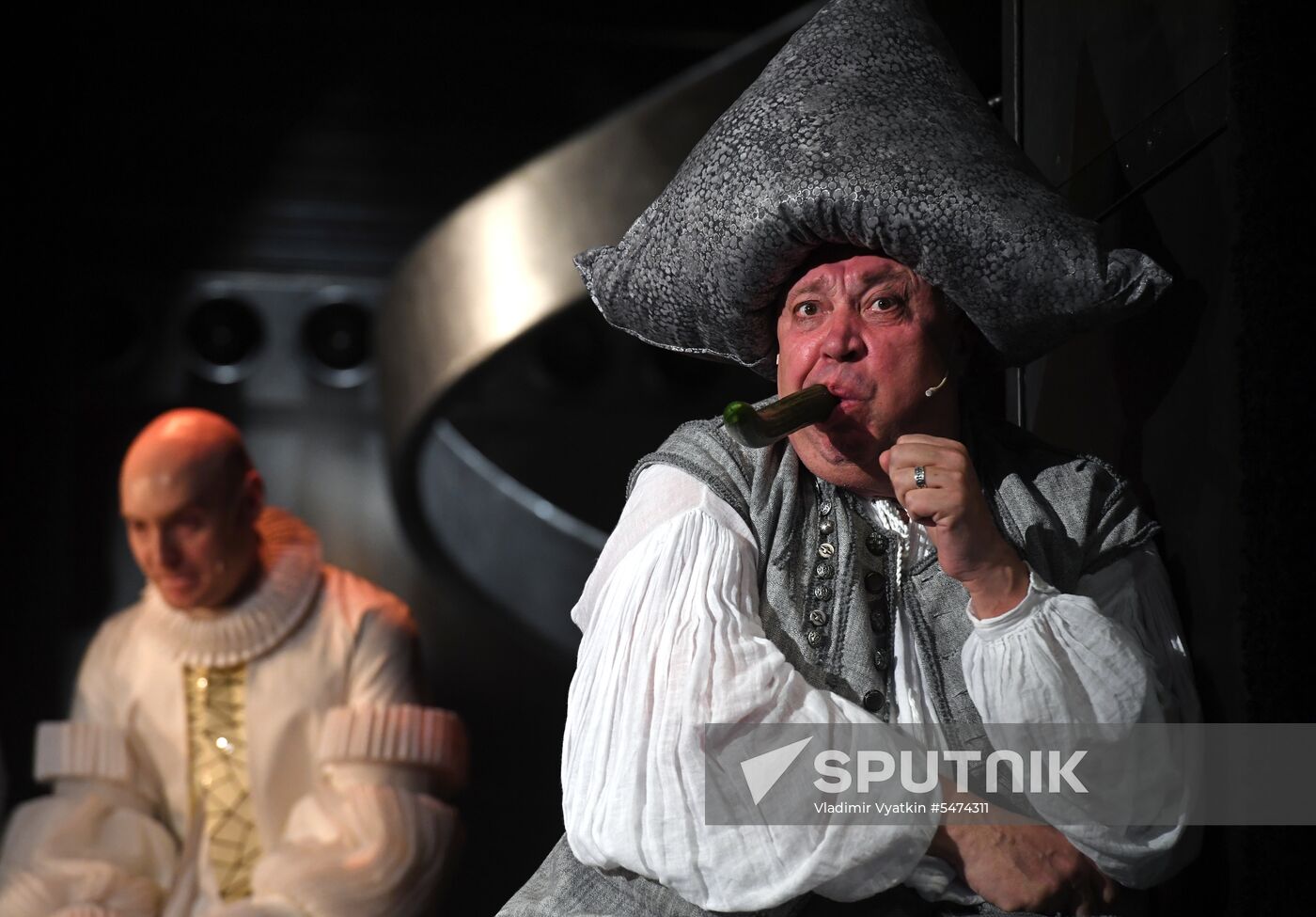 Falstaff and Prince of Wales play