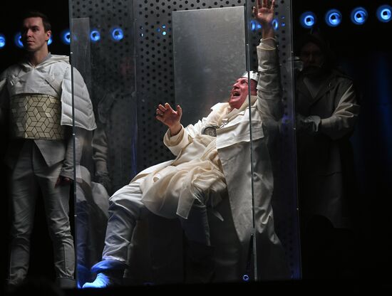 Falstaff and Prince of Wales play