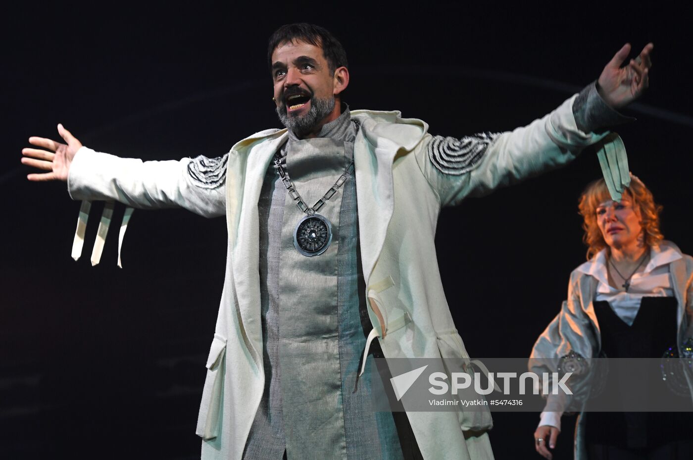 Falstaff and Prince of Wales play