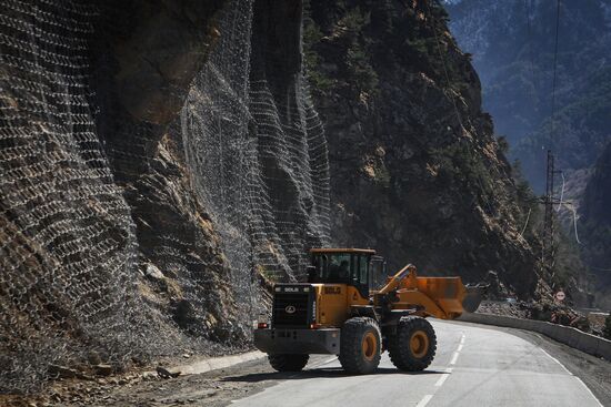 Road maintenance in North Ossetia