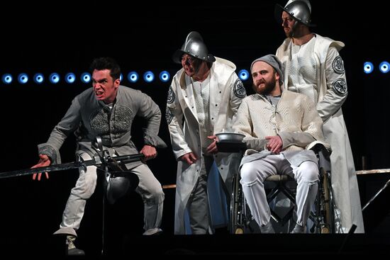 Falstaff and Prince of Wales play