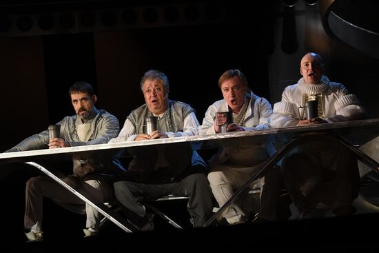 Falstaff and Prince of Wales play