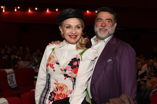 Coach movie debuts in Moscow