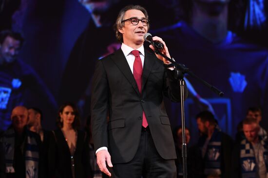 Coach movie debuts in Moscow