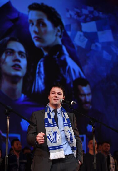 Coach movie debuts in Moscow