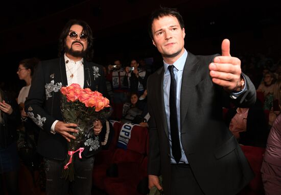 Coach movie debuts in Moscow