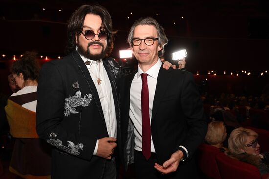 Coach movie debuts in Moscow