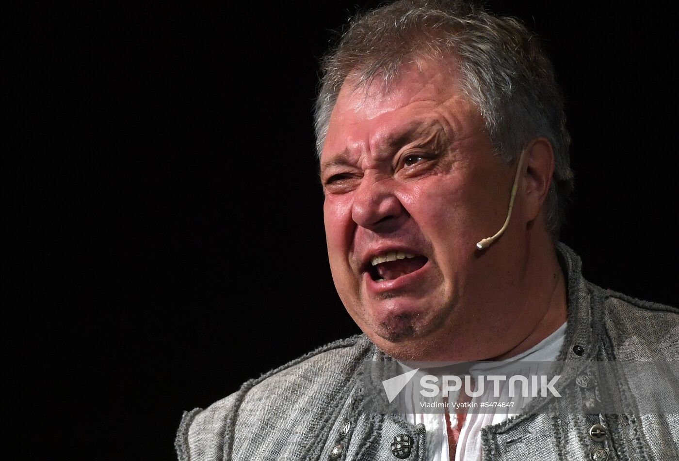 Falstaff and Prince of Wales play