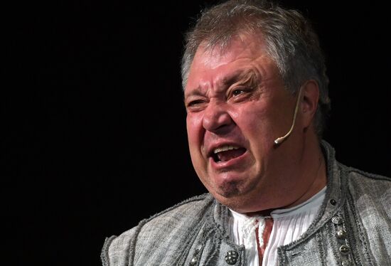 Falstaff and Prince of Wales play