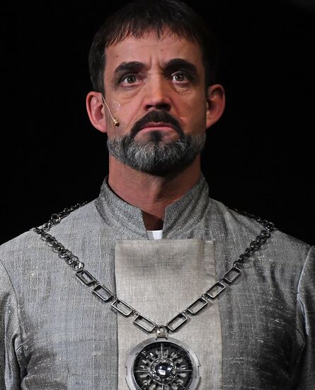 Falstaff and Prince of Wales play