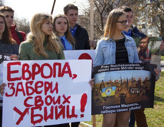 Protest in Lugansk against hostilities in Donbass