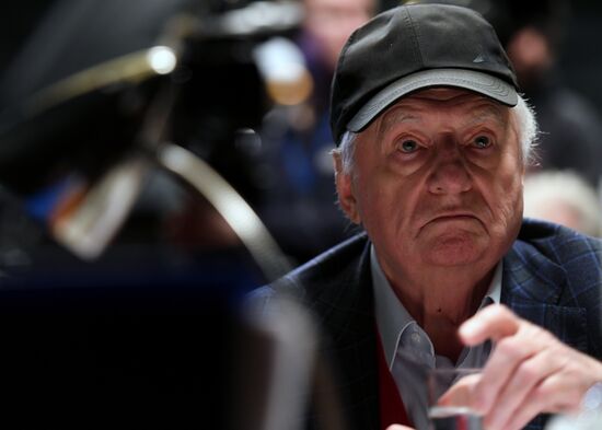 Falstaff and Prince of Wales play