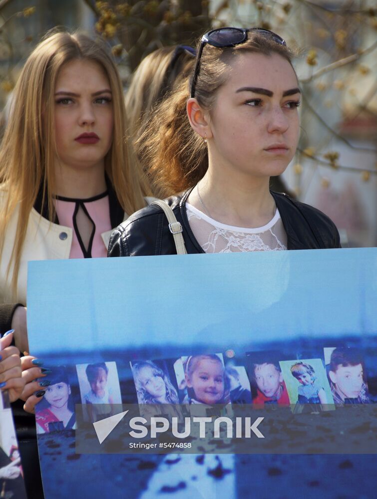 Protest in Lugansk against hostilities in Donbass