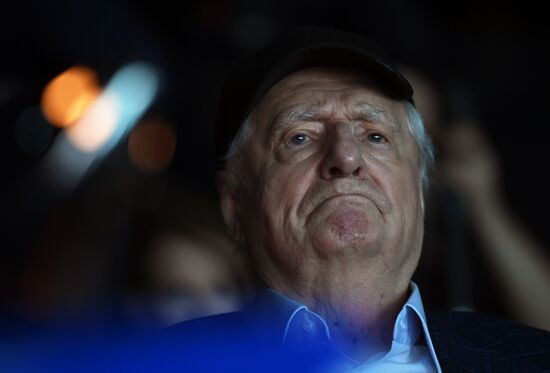 Falstaff and Prince of Wales play