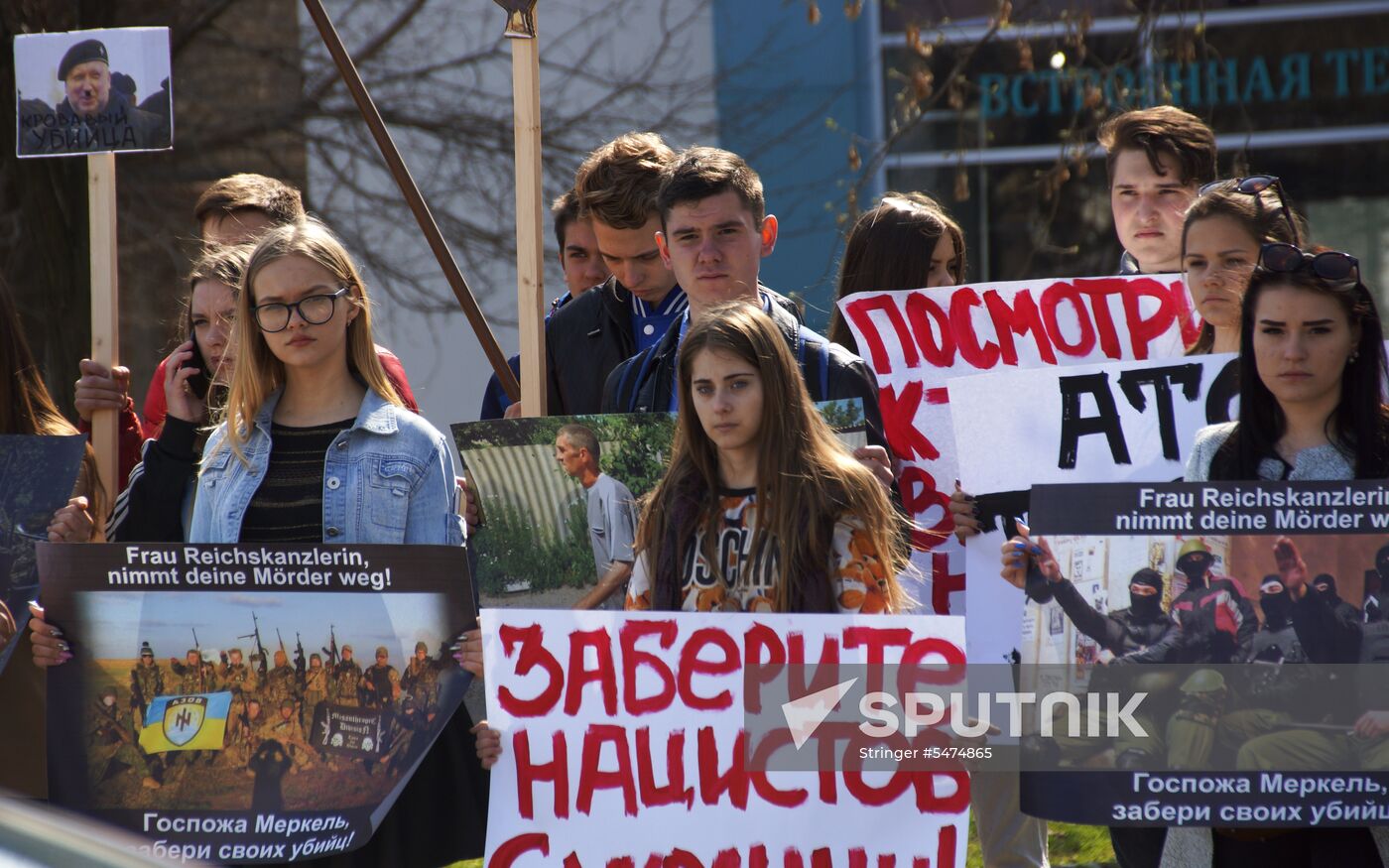 Protest in Lugansk against hostilities in Donbass