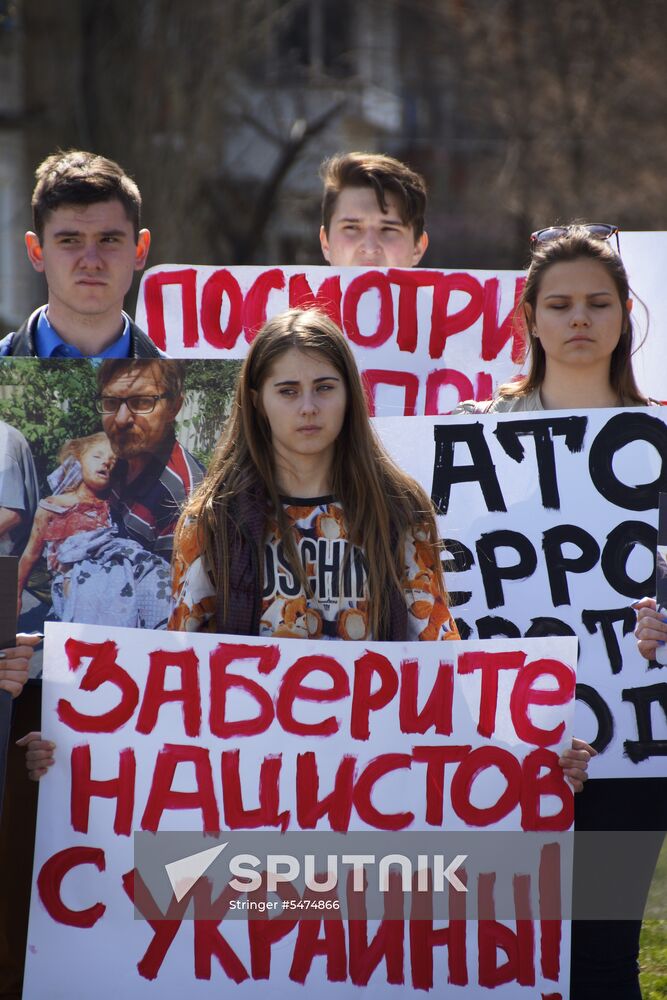 Protest in Lugansk against hostilities in Donbass