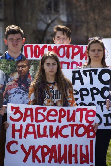 Protest in Lugansk against hostilities in Donbass