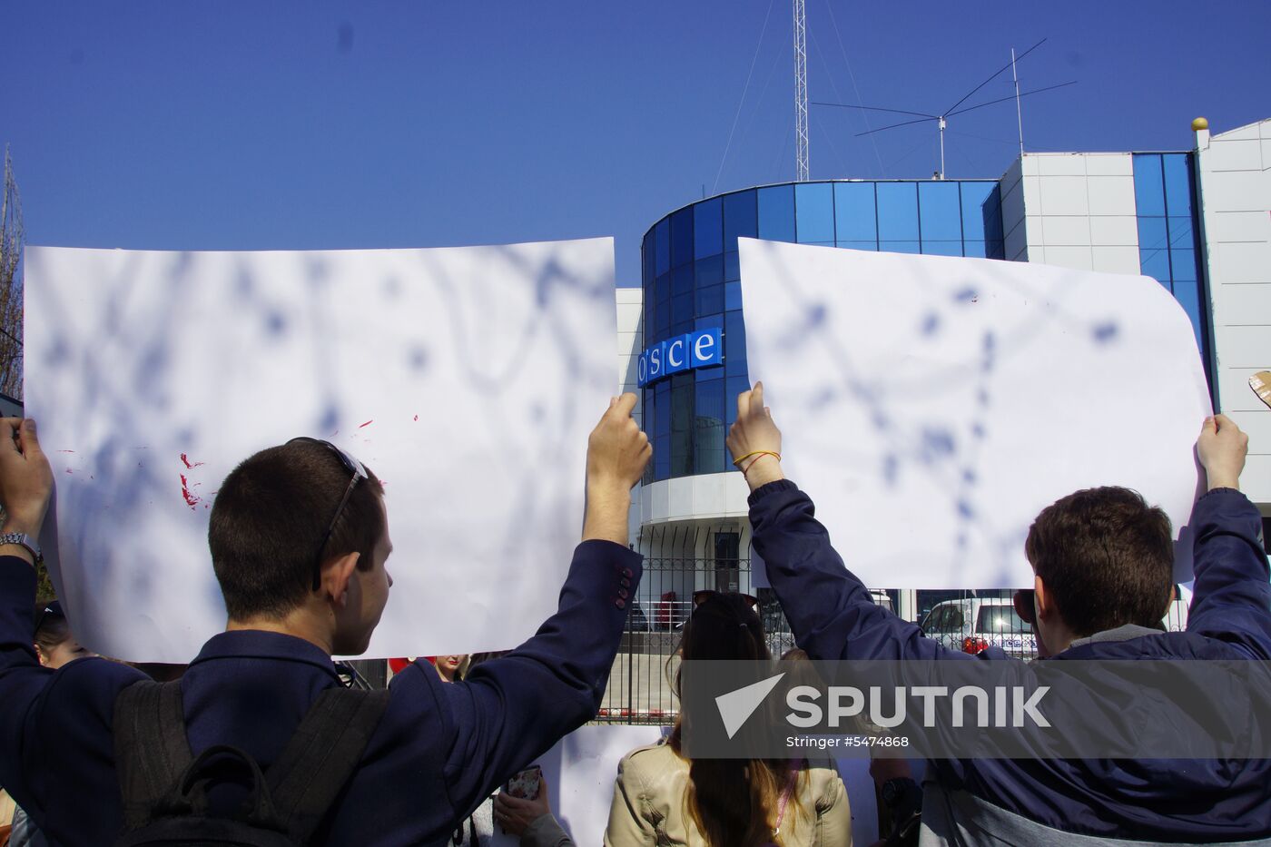 Protest in Lugansk against hostilities in Donbass