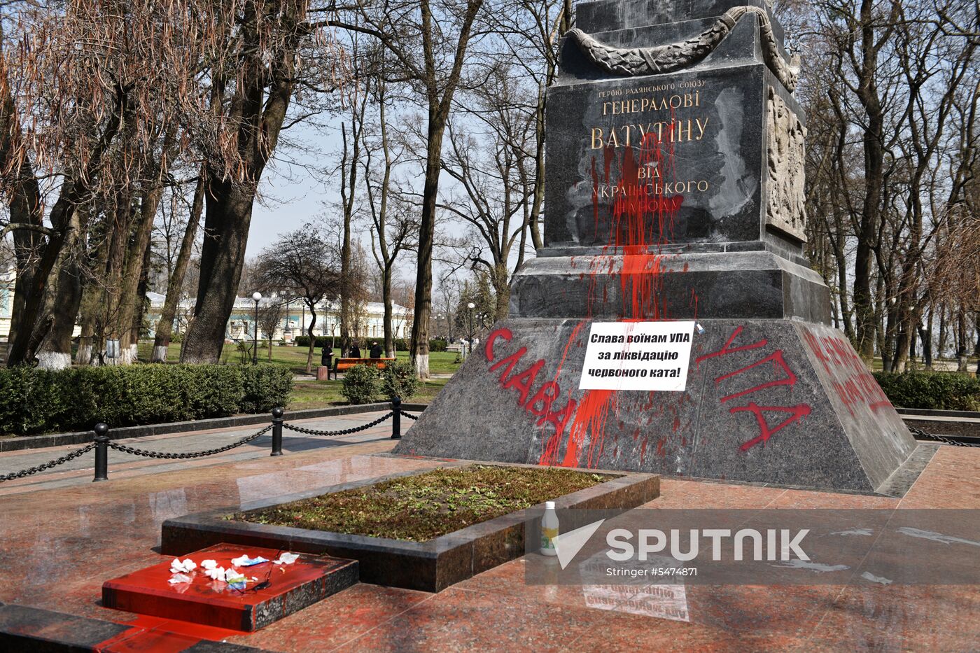 Nationalists from S14 vandalize General Nikolai Vatutin monument in Kiev