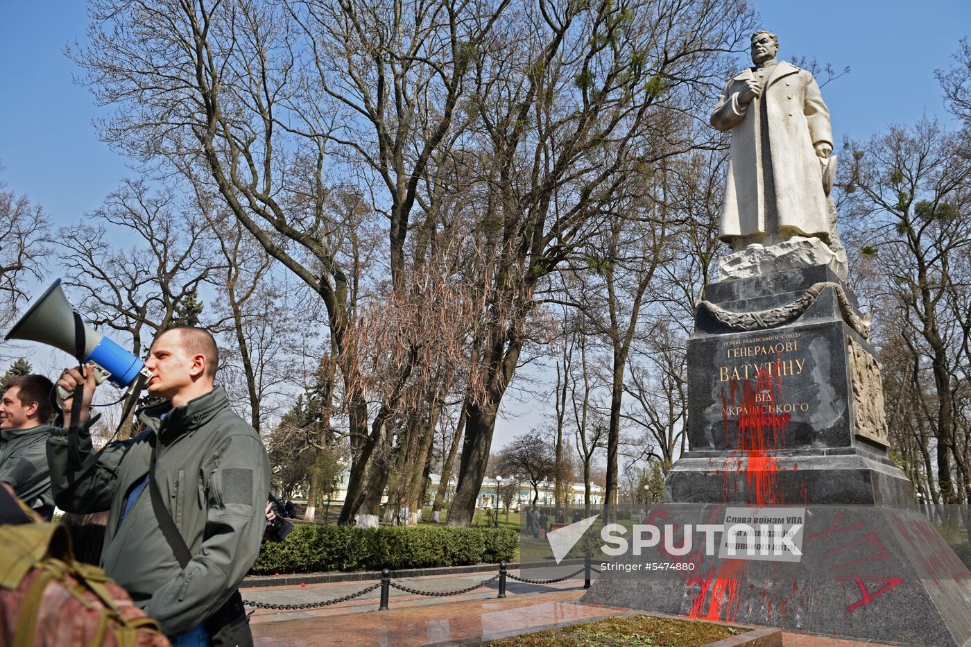 Nationalists from S14 vandalize General Nikolai Vatutin monument in Kiev