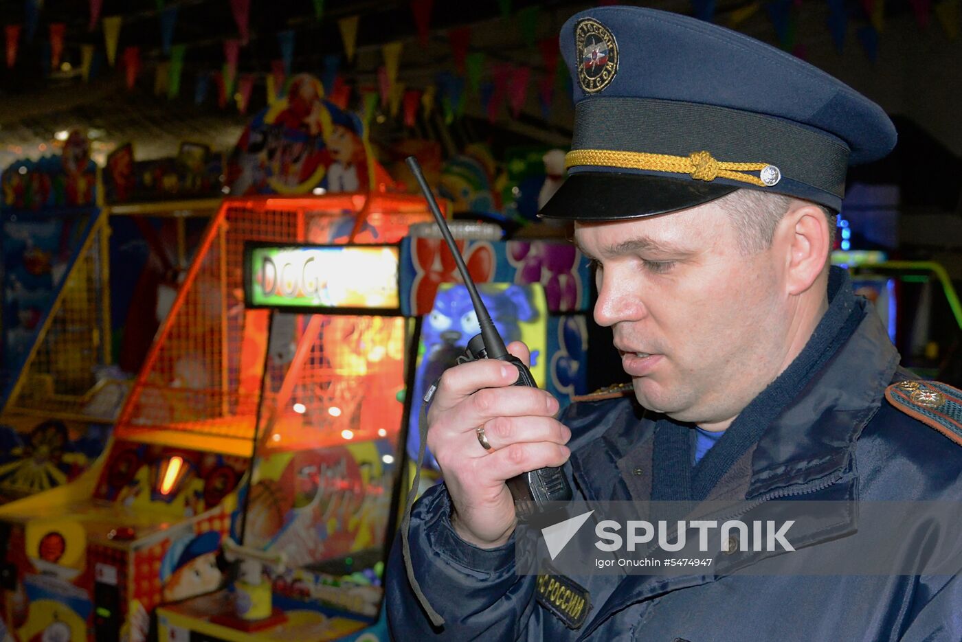 Evacuation tactics and simulated firefighting drill in Yuzhny Park shopping mall in Khabarovsk