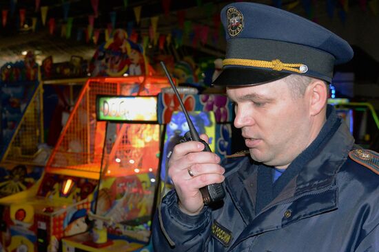 Evacuation tactics and simulated firefighting drill in Yuzhny Park shopping mall in Khabarovsk