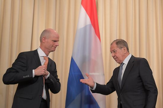Foreign Minister Sergei  Lavrov meets with Dutch counterpart, Stef Blok